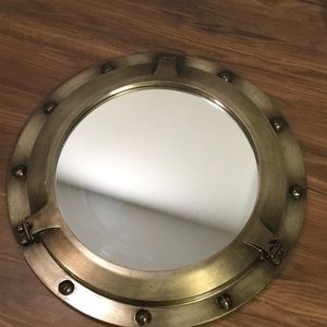 Porthole mirror